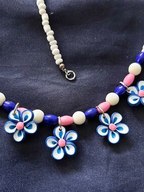 NECKLACE PINK/BLUE/WHITE FLOWERS WITH PINK/BLUE/WHITE BEADS AND SMALLER WHITE